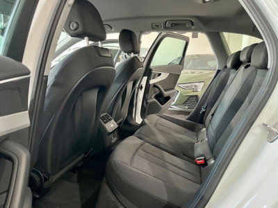 Audi A4 Avant 30 TDI/136 CV S tronic S line edition (9)