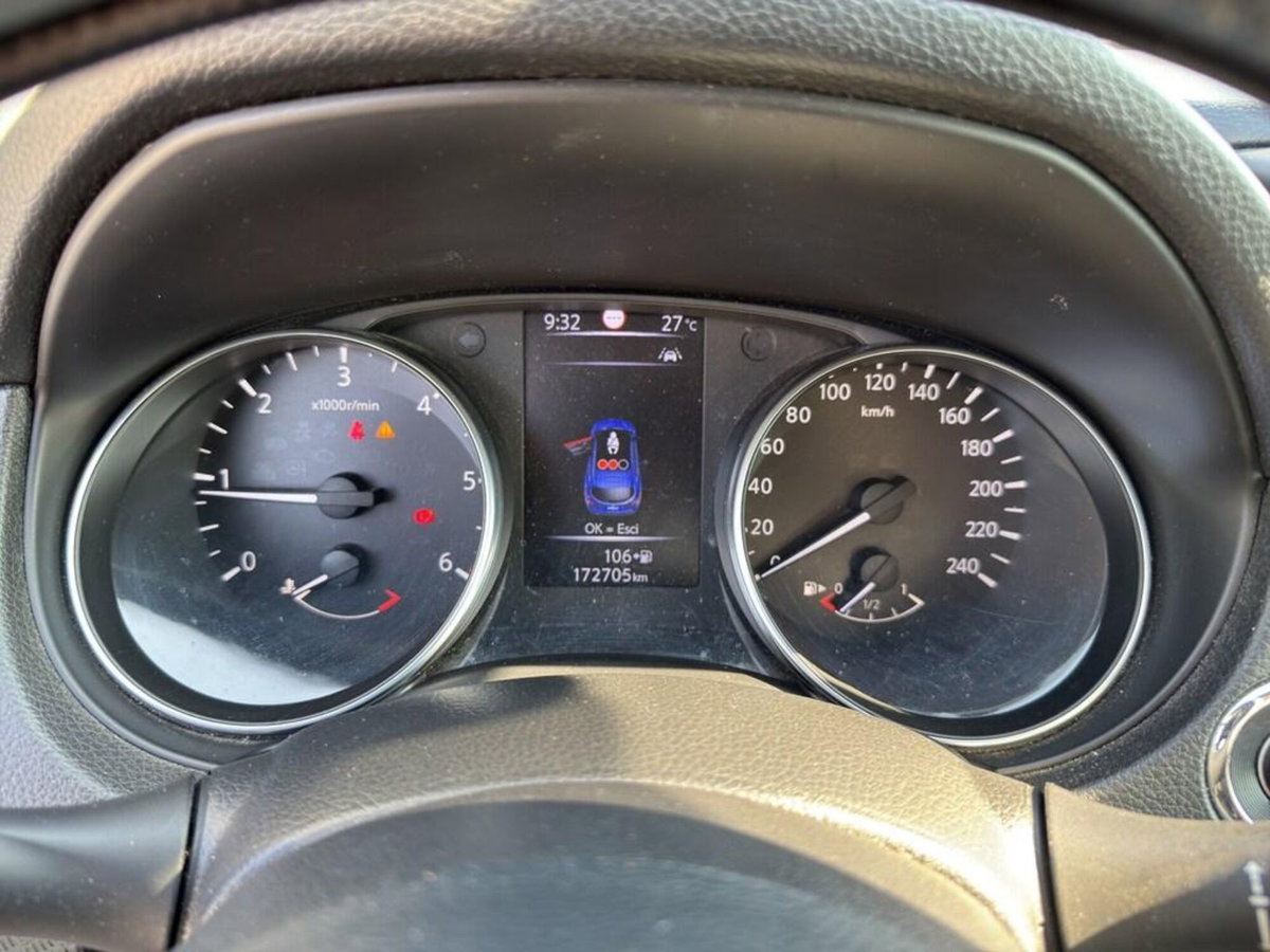 Nissan Qashqai 1.5 dCi N-Connecta (11)