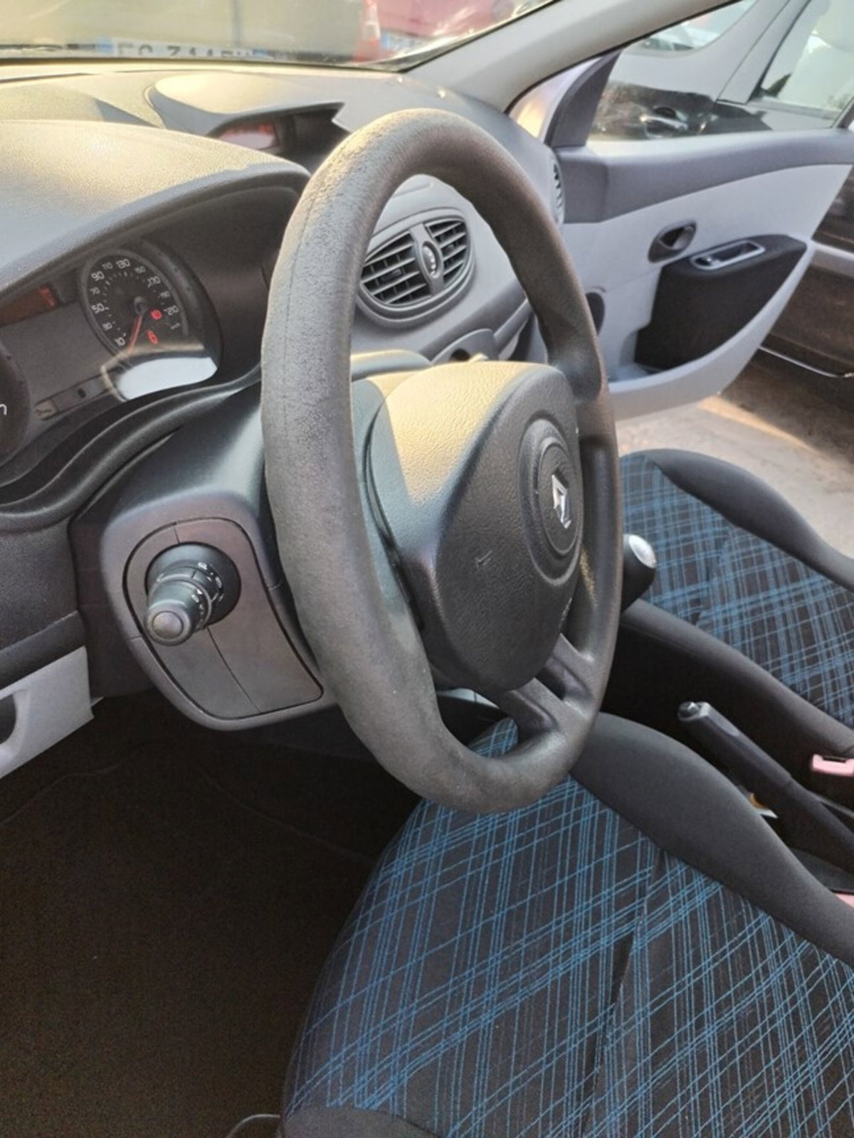 Renault Clio 1.2 16V 5 porte Confort (9)