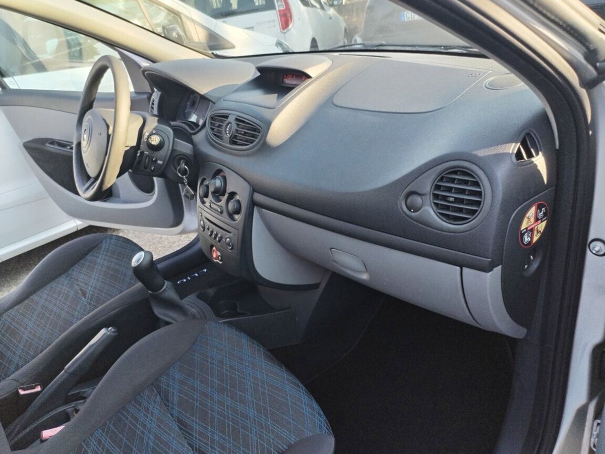 Renault Clio 1.2 16V 5 porte Confort (12)