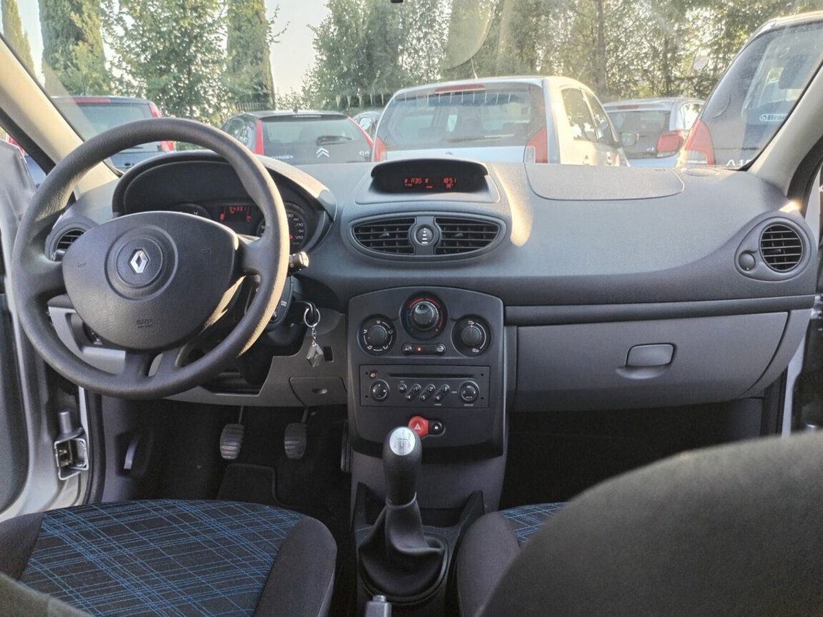 Renault Clio 1.2 16V 5 porte Confort (16)