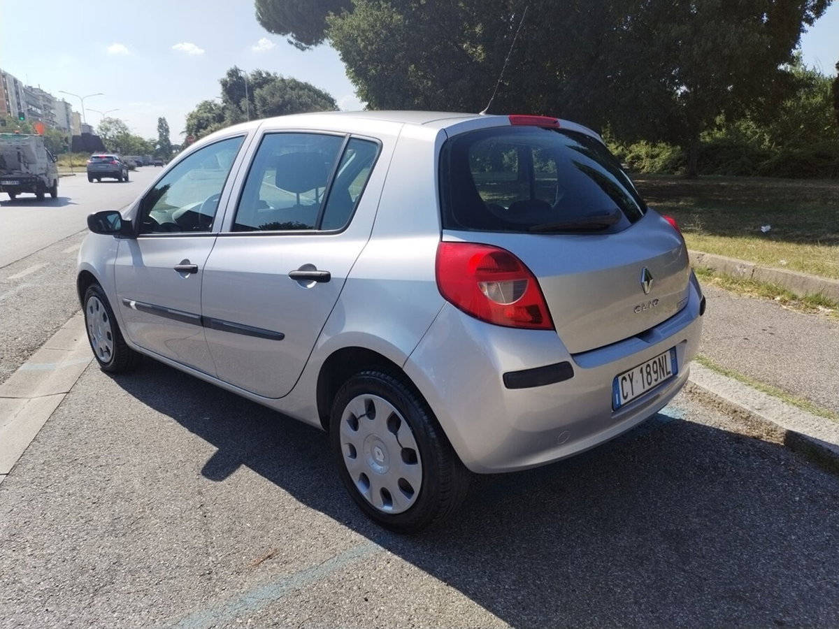 Renault Clio 1.2 16V 5 porte Confort (3)