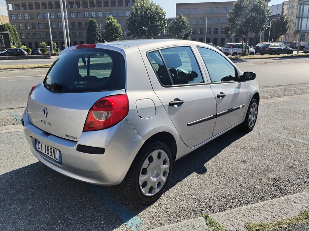 Renault Clio 1.2 16V 5 porte Confort (4)