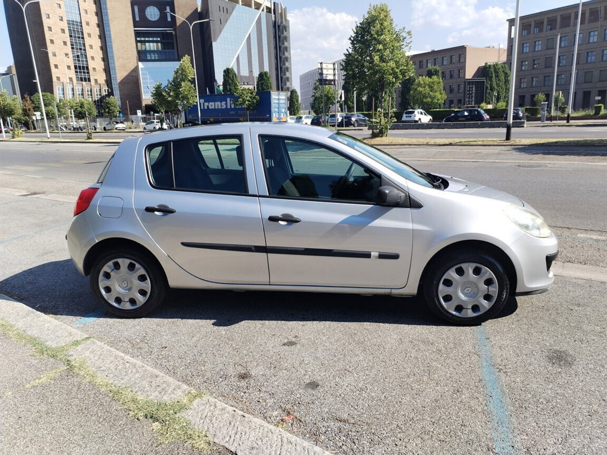 Renault Clio 1.2 16V 5 porte Confort (5)