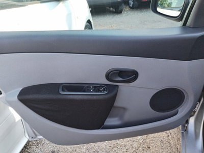 Renault Clio 1.2 16V 5 porte Confort (8)