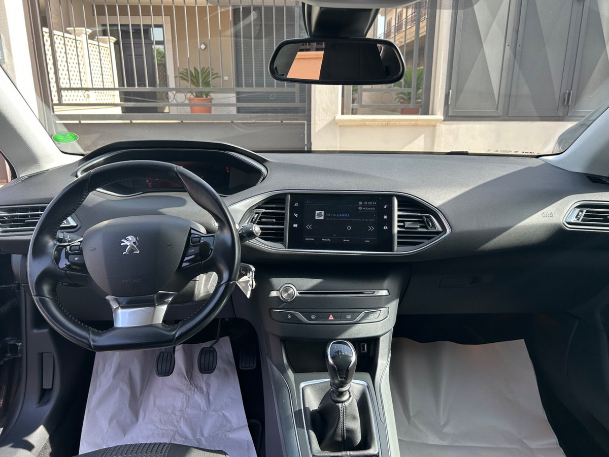 Peugeot 308 BlueHDi 130 S&S Allure (19)