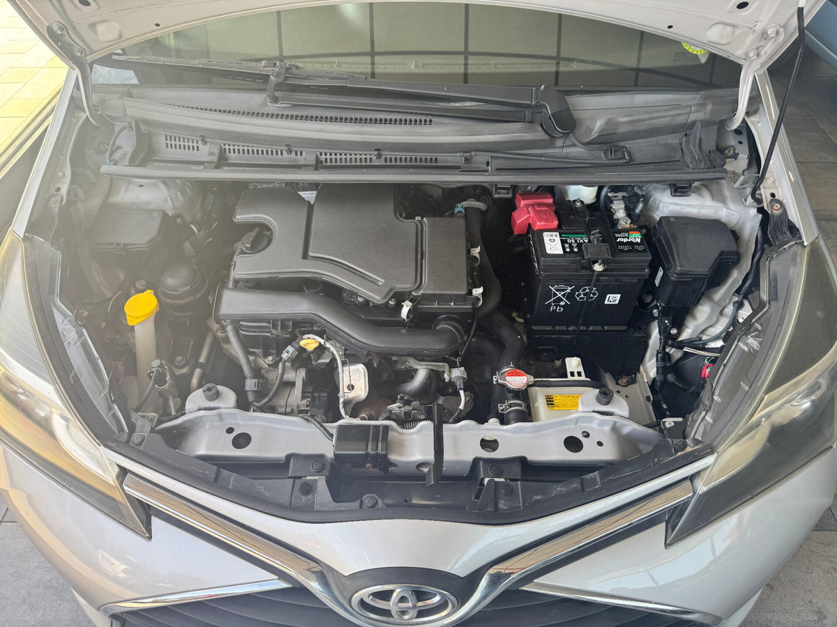 Toyota Yaris 1.0 5 porte Lounge (3)
