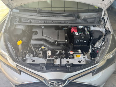 Toyota Yaris 1.0 5 porte Lounge (3)