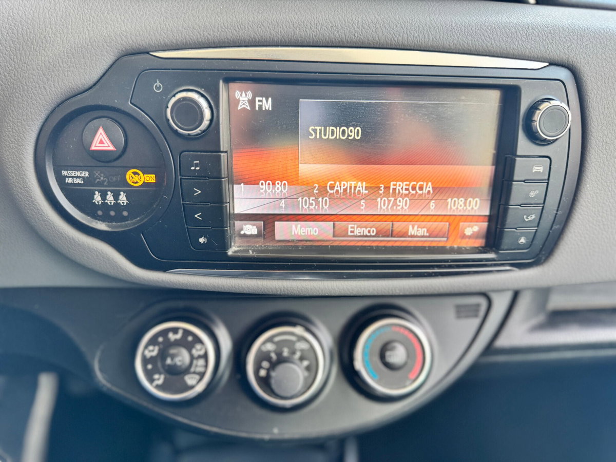 Toyota Yaris 1.0 5 porte Lounge (5)