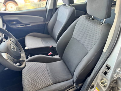 Toyota Yaris 1.0 5 porte Lounge (7)