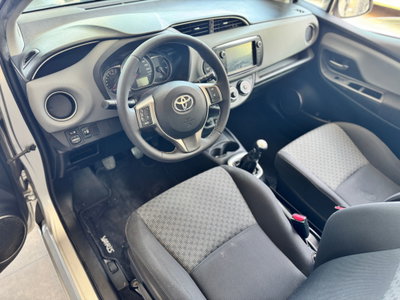 Toyota Yaris 1.0 5 porte Lounge (8)