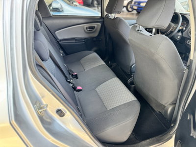 Toyota Yaris 1.0 5 porte Lounge (9)