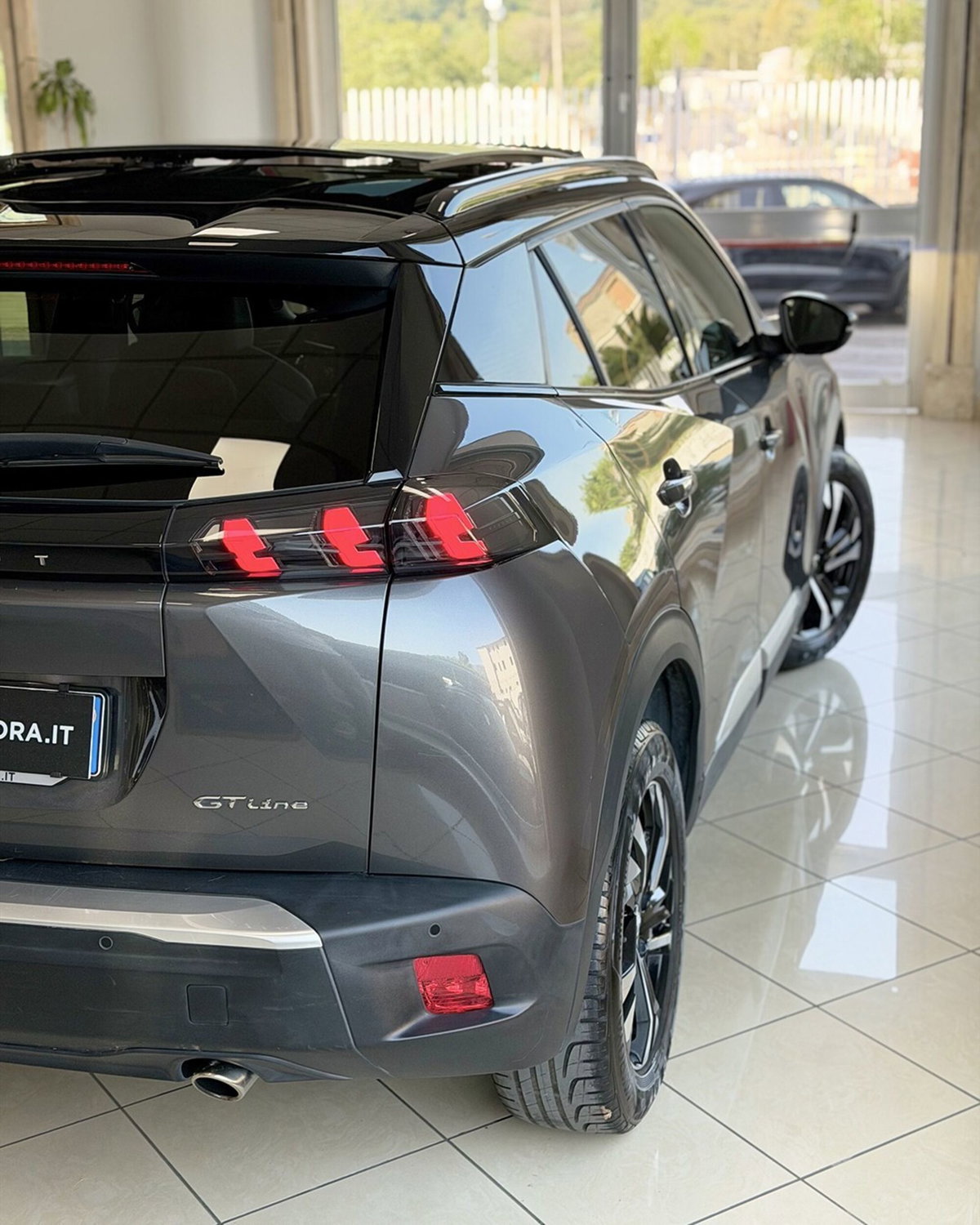 Peugeot 2008 BlueHDi 130 S&S EAT8 GT Line (4)