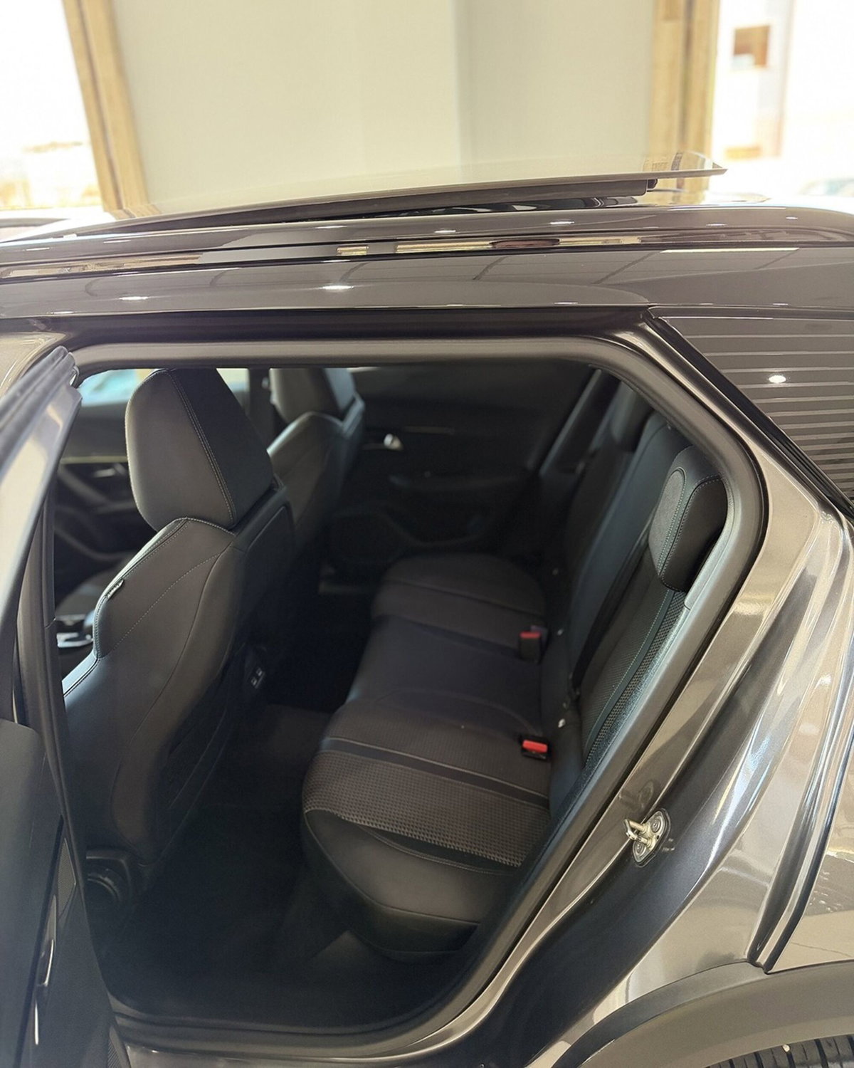 Peugeot 2008 BlueHDi 130 S&S EAT8 GT Line (7)