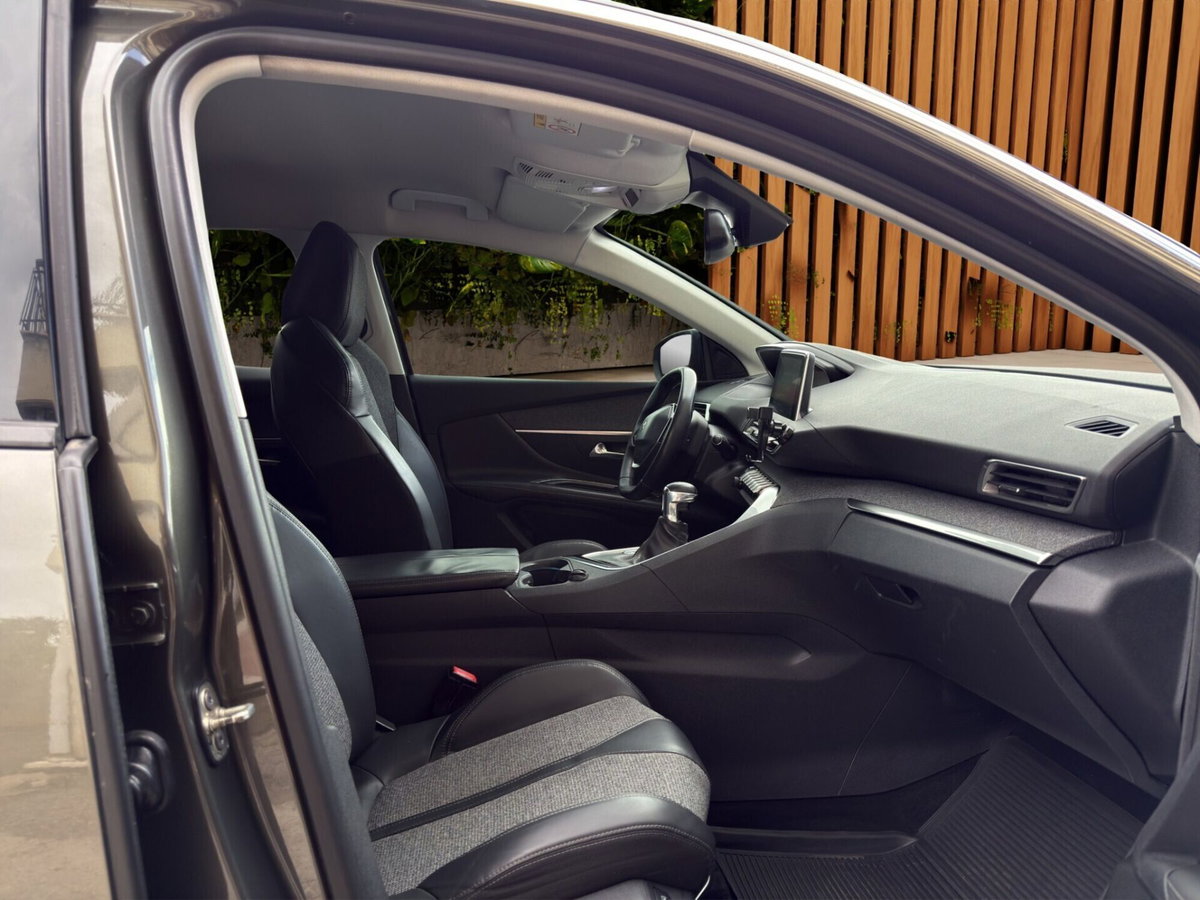 Peugeot 3008 PureTech Turbo 130 S&S EAT8 Allure (12)