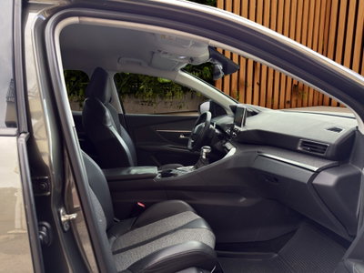 Peugeot 3008 PureTech Turbo 130 S&S EAT8 Allure (12)