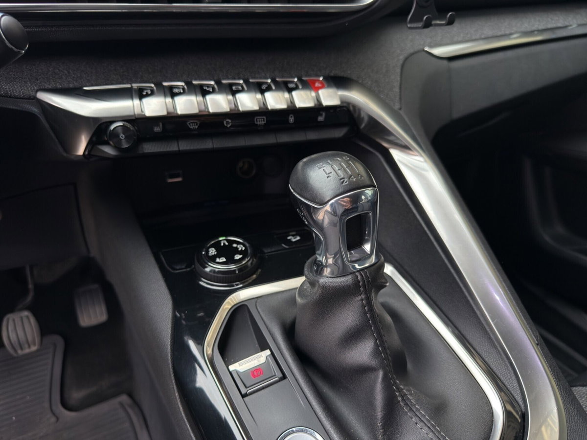 Peugeot 3008 PureTech Turbo 130 S&S EAT8 Allure (14)
