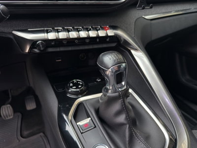 Peugeot 3008 PureTech Turbo 130 S&S EAT8 Allure (14)