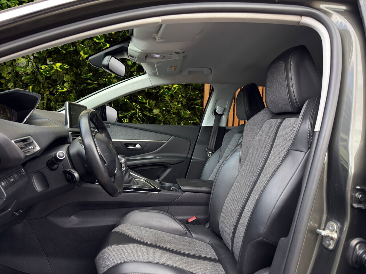 Peugeot 3008 PureTech Turbo 130 S&S EAT8 Allure (9)
