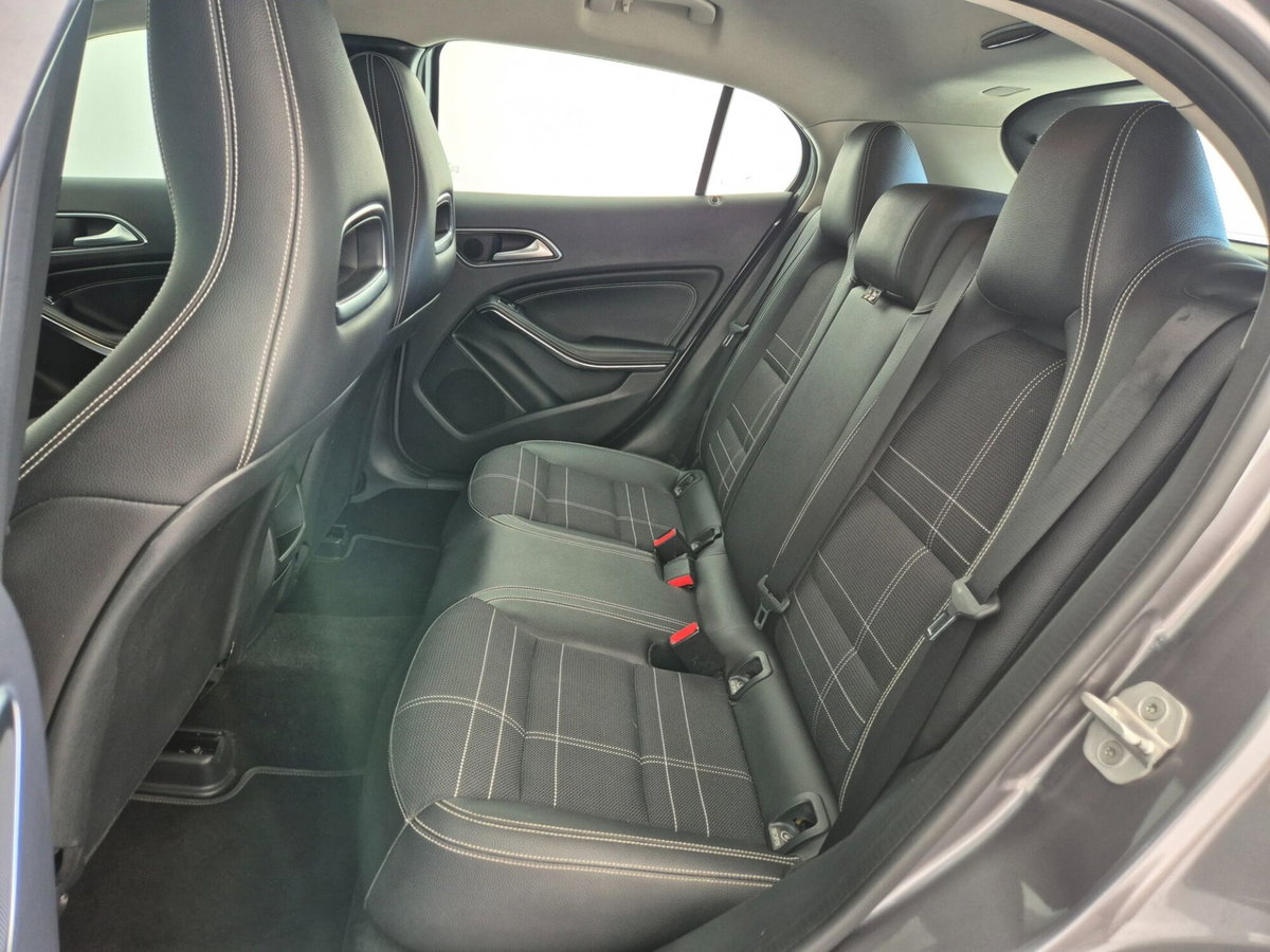 Mercedes-Benz GLA SUV 180 d Automatic Sport (14)