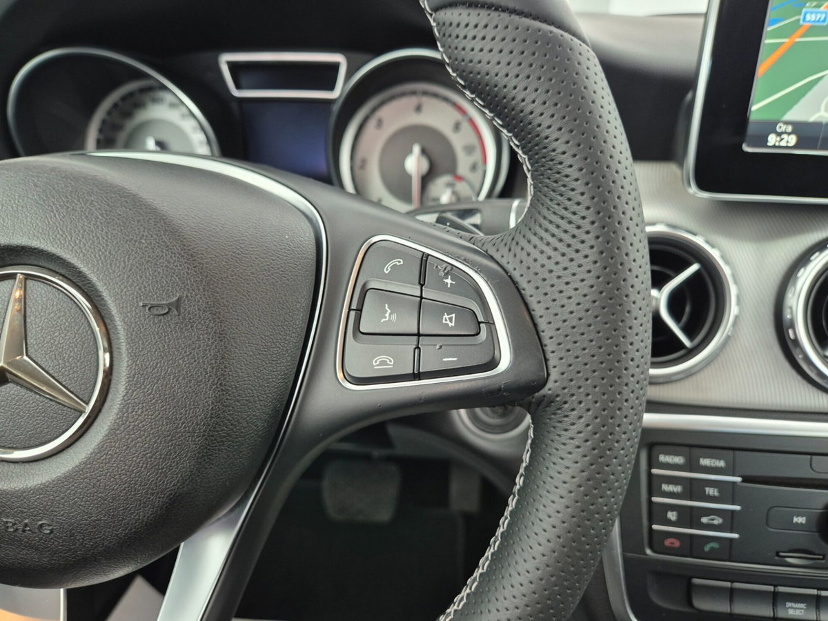 Mercedes-Benz GLA SUV 180 d Automatic Sport (20)