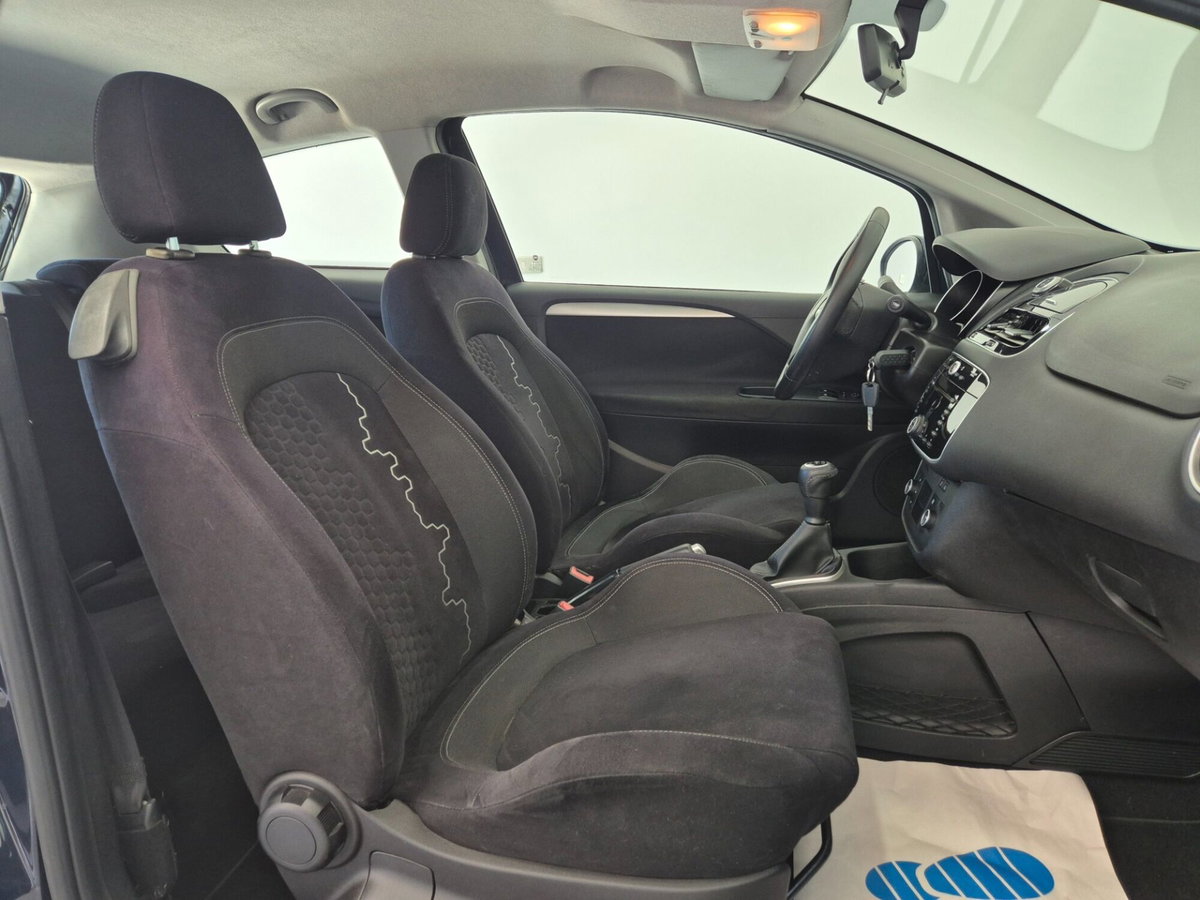 Fiat Punto 1.3 MJT II 75 CV 5 porte Street (12)