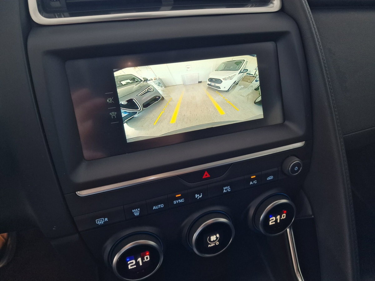 Jaguar E-Pace 2.0D 180 CV AWD aut. R-Dynamic (10)