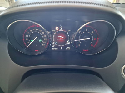 Jaguar E-Pace 2.0D 180 CV AWD aut. R-Dynamic (13)