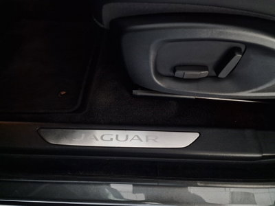 Jaguar E-Pace 2.0D 180 CV AWD aut. R-Dynamic (14)