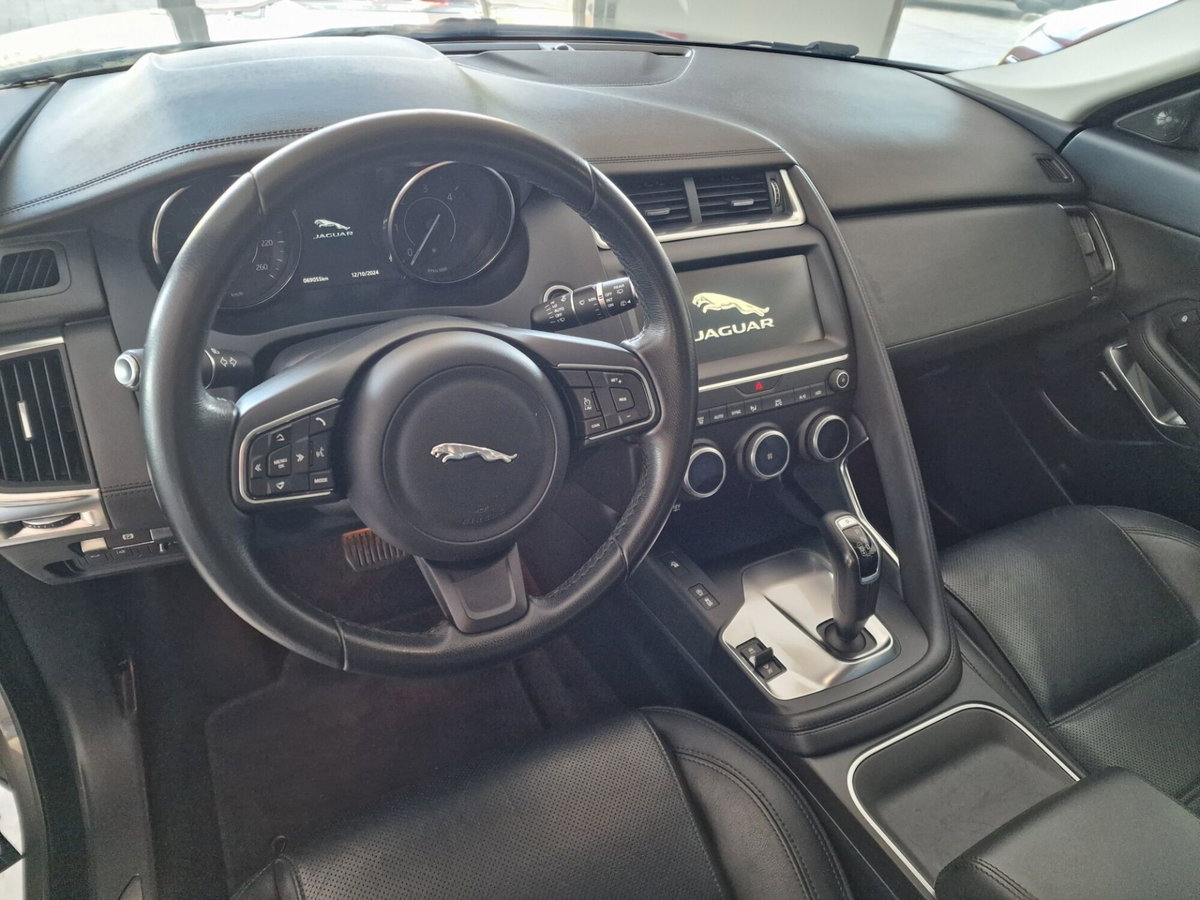 Jaguar E-Pace 2.0D 180 CV AWD aut. R-Dynamic (8)
