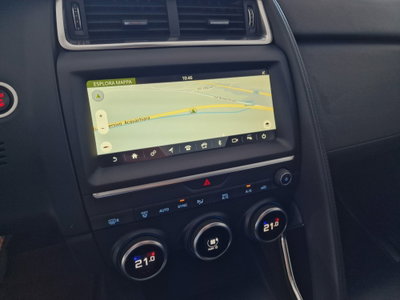 Jaguar E-Pace 2.0D 180 CV AWD aut. R-Dynamic (9)