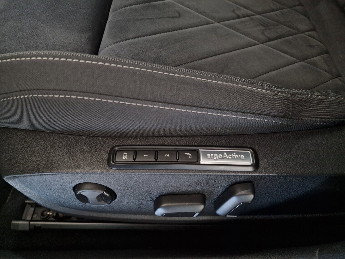 Volkswagen Golf 2.0 TDI 150 CV DSG SCR Style (18)