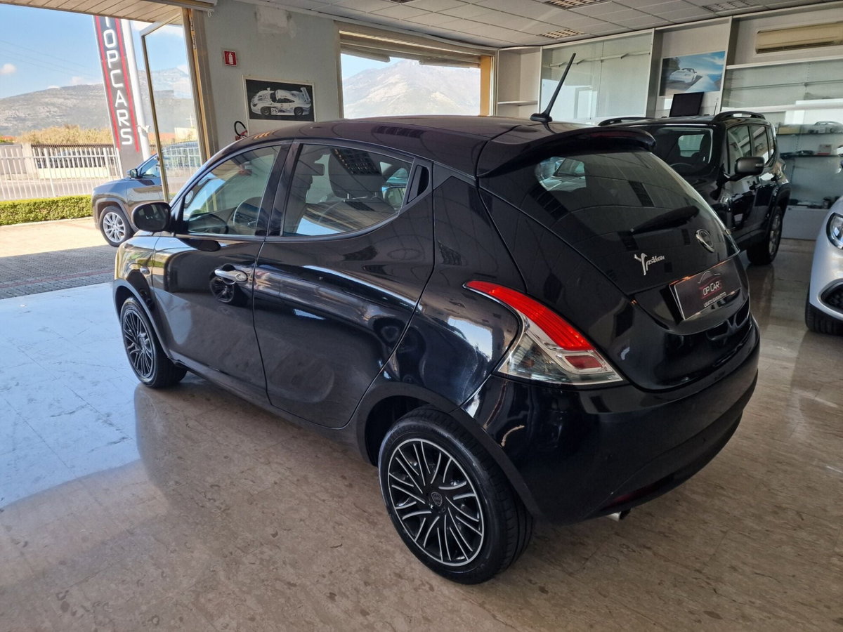 Lancia Ypsilon 1.0 FireFly 5 porte S&S Hybrid Ecochic Gold (2)