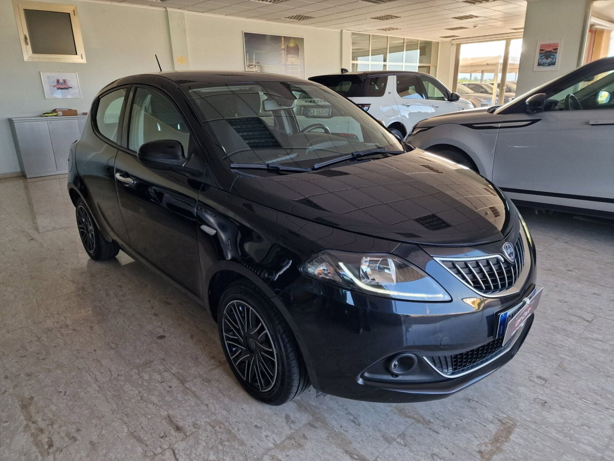 Lancia Ypsilon 1.0 FireFly 5 porte S&S Hybrid Ecochic Gold (4)