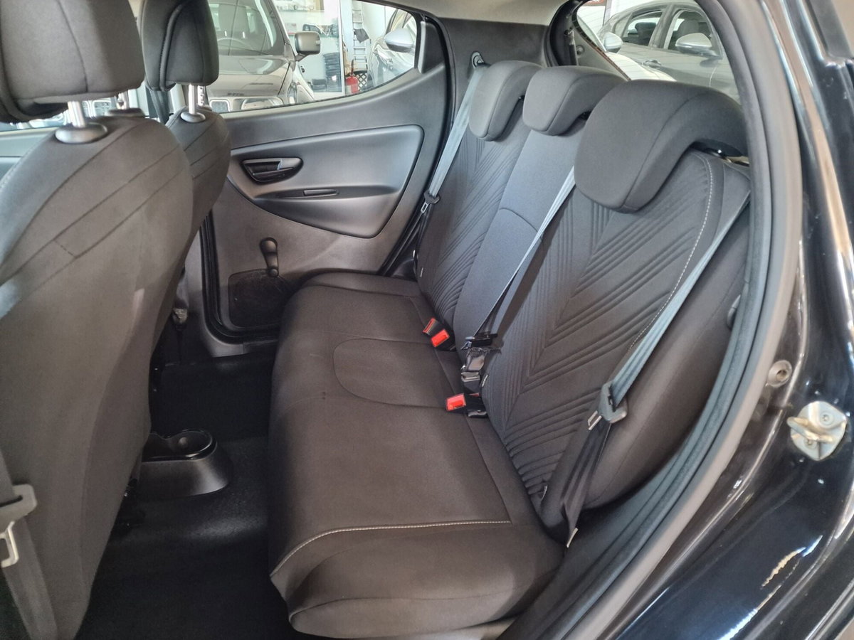 Lancia Ypsilon 1.0 FireFly 5 porte S&S Hybrid Ecochic Gold (5)