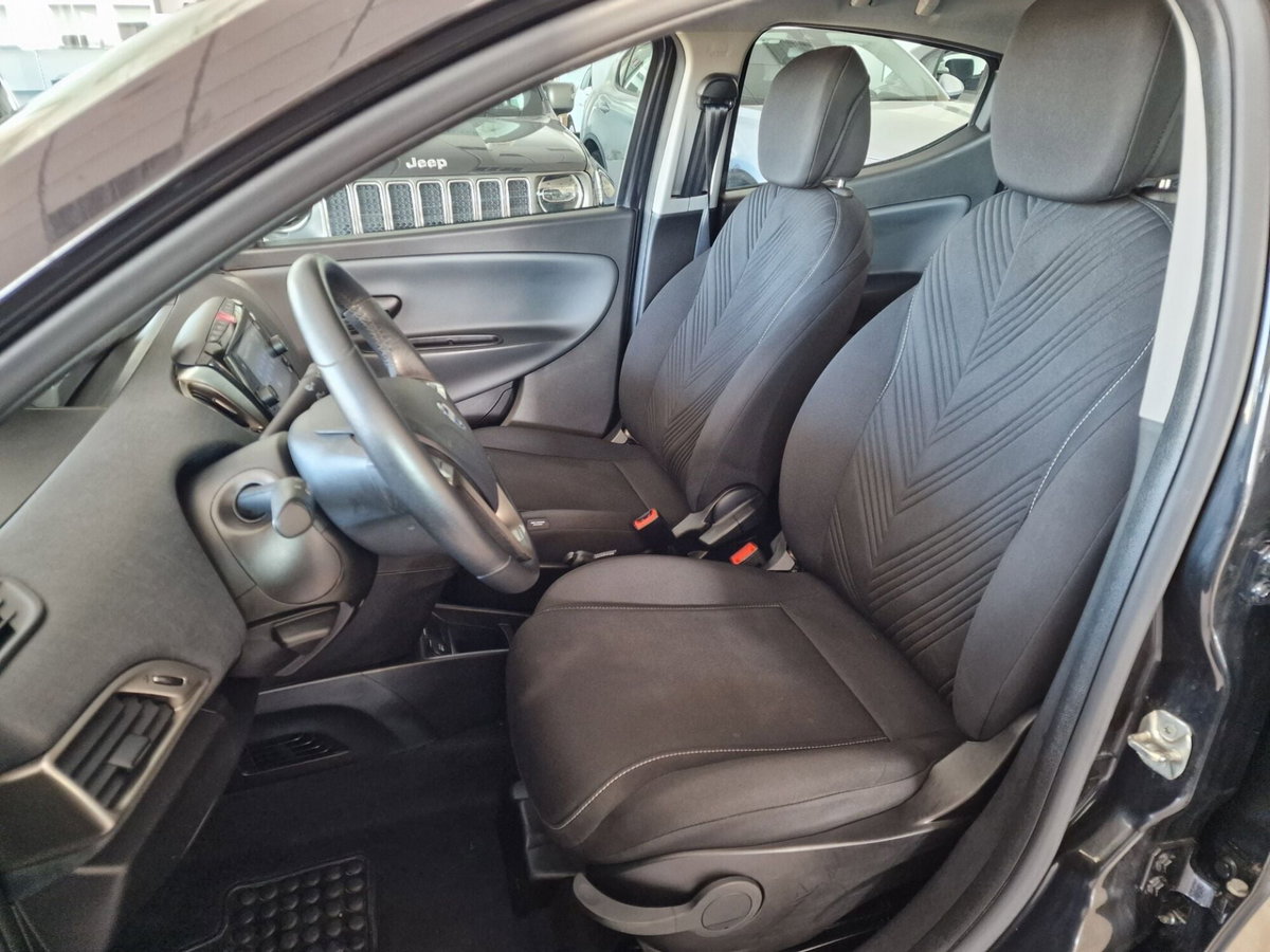 Lancia Ypsilon 1.0 FireFly 5 porte S&S Hybrid Ecochic Gold (6)