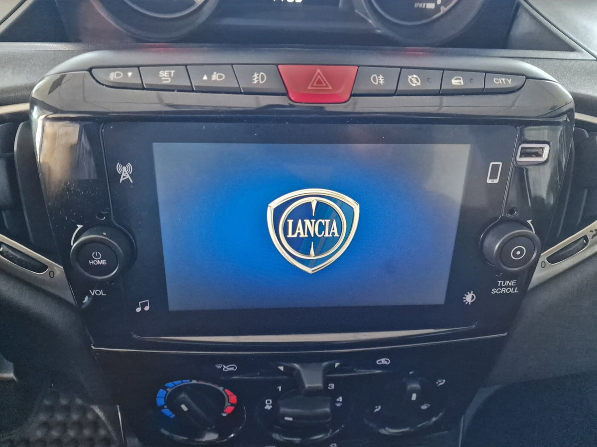 Lancia Ypsilon 1.0 FireFly 5 porte S&S Hybrid Ecochic Gold (8)