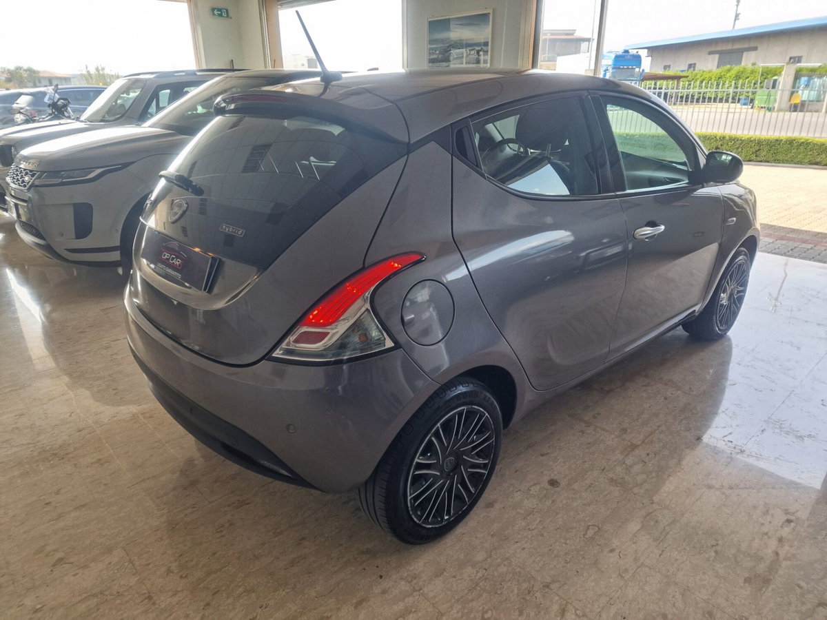 Lancia Ypsilon 1.0 FireFly 5 porte S&S Hybrid Ecochic Gold (3)