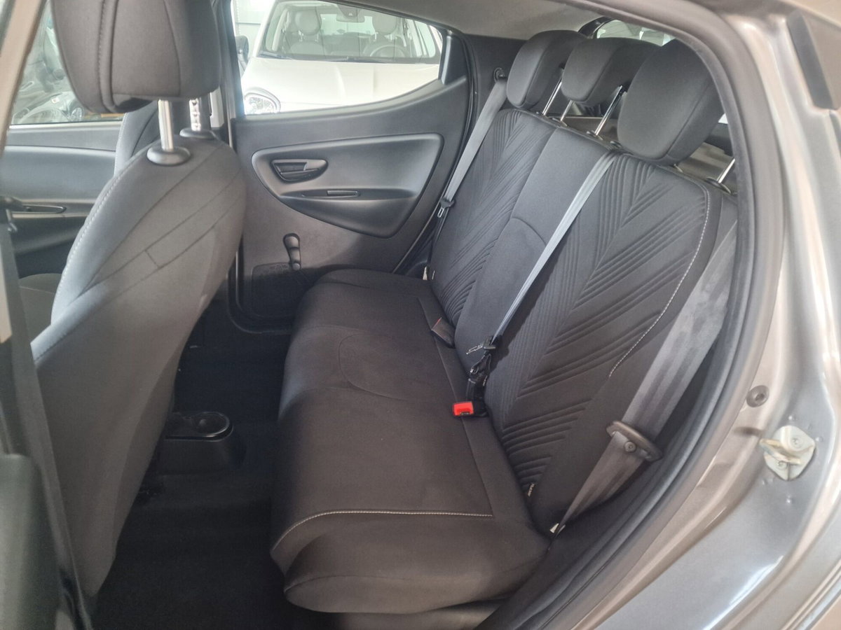 Lancia Ypsilon 1.0 FireFly 5 porte S&S Hybrid Ecochic Gold (5)