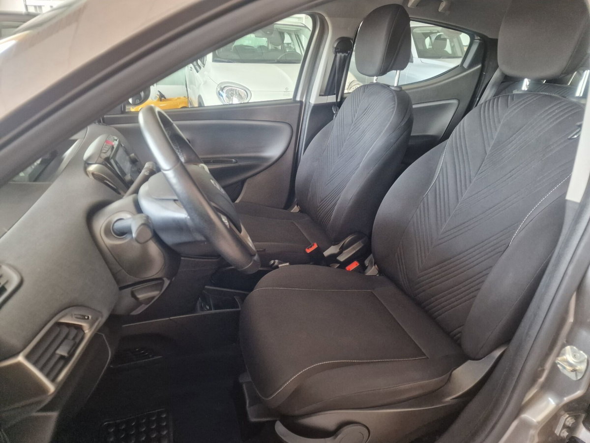 Lancia Ypsilon 1.0 FireFly 5 porte S&S Hybrid Ecochic Gold (6)