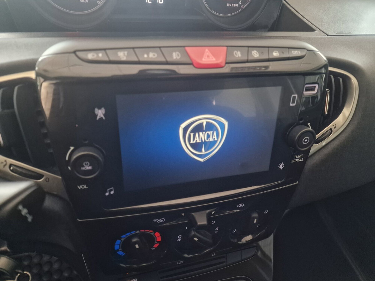 Lancia Ypsilon 1.0 FireFly 5 porte S&S Hybrid Ecochic Gold (8)