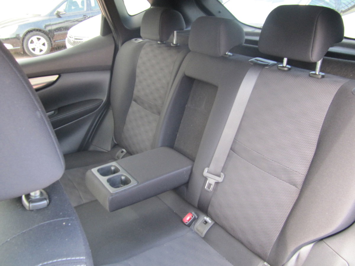 Nissan Qashqai 1.5 dCi N-Connecta (15)
