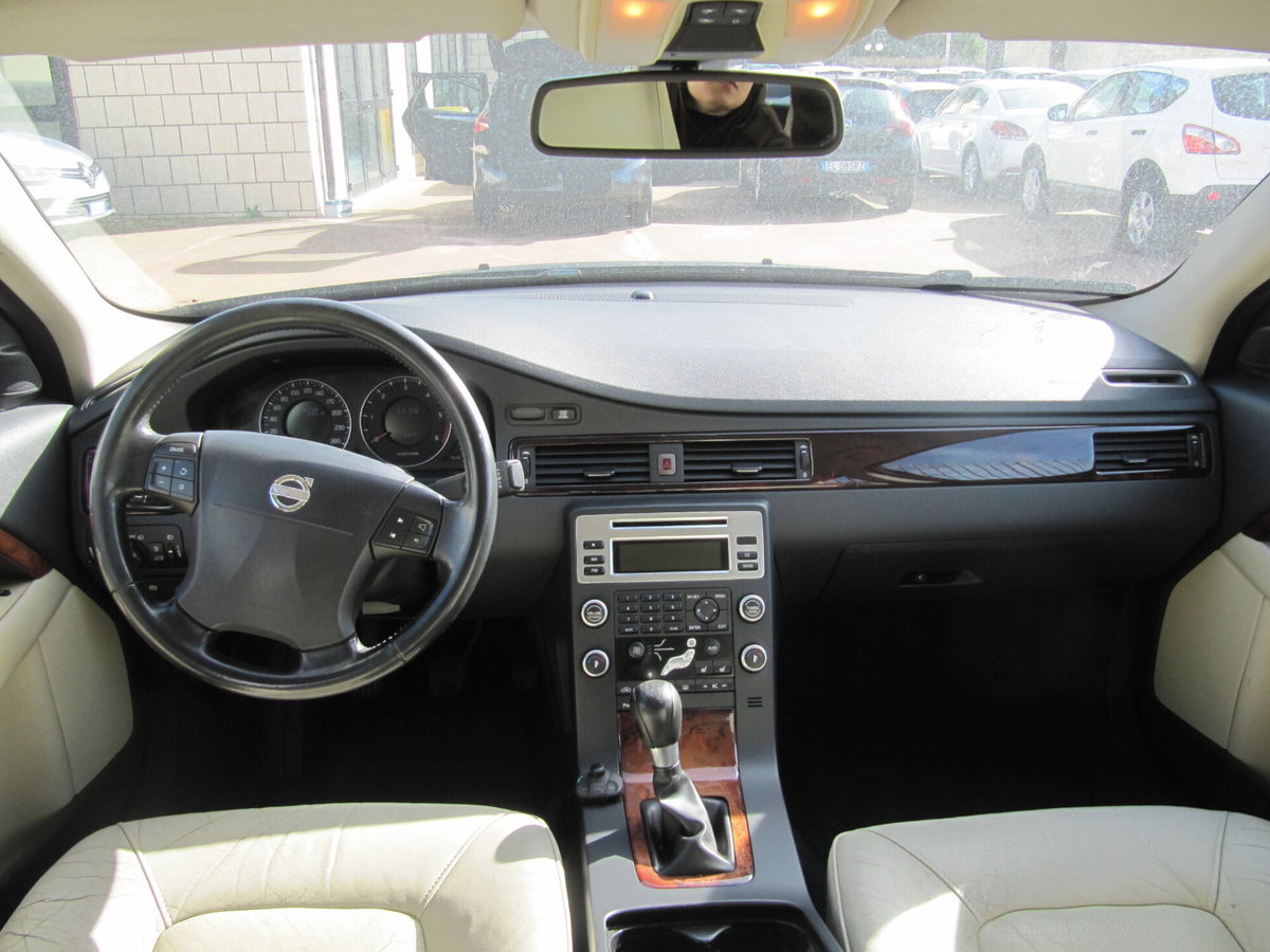 Volvo S80 2.4 D 163 CV Kinetic (6)