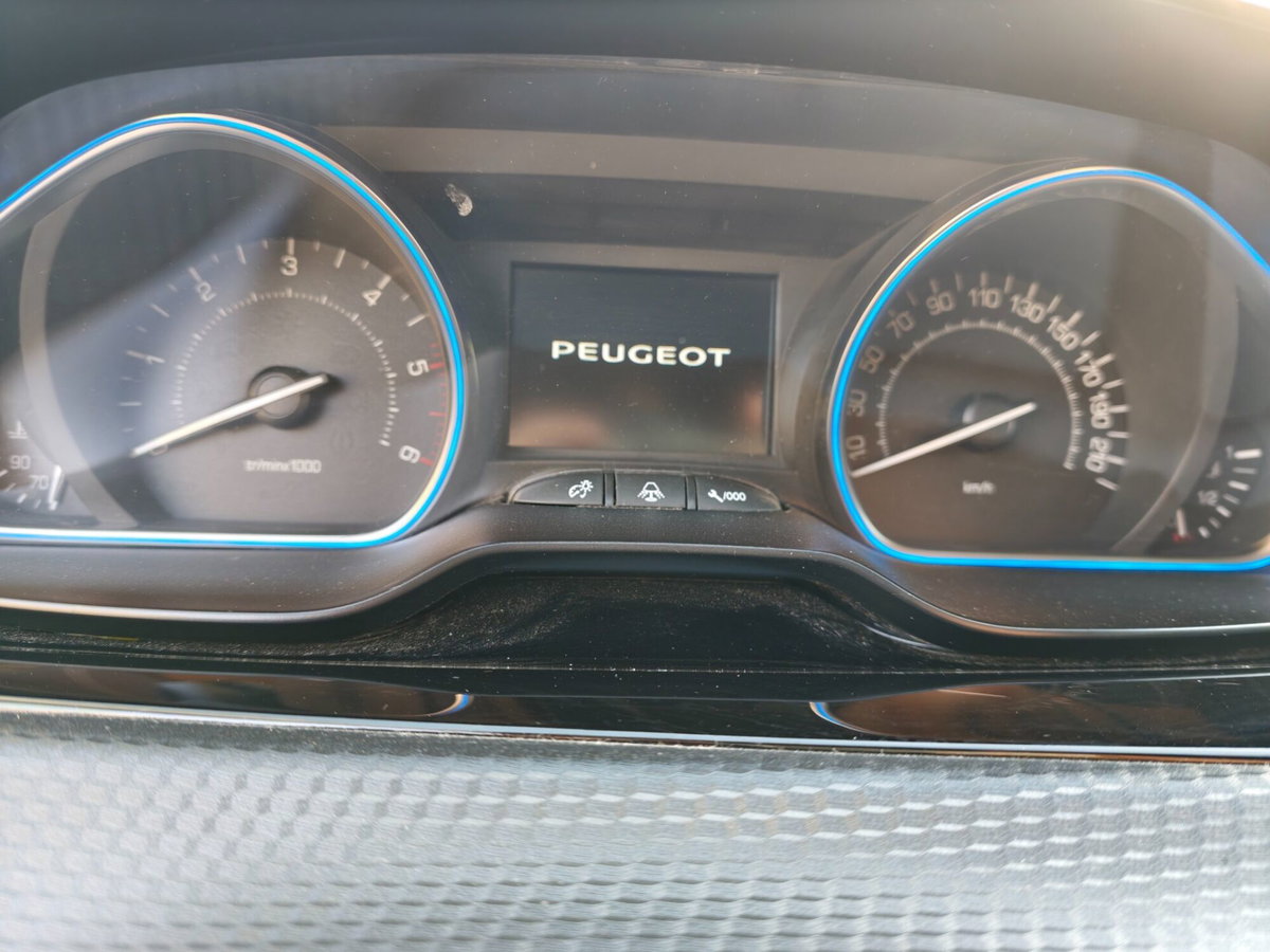 Peugeot 2008 100 Black Matt (15)