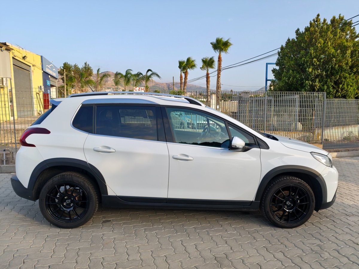 Peugeot 2008 100 Black Matt (6)
