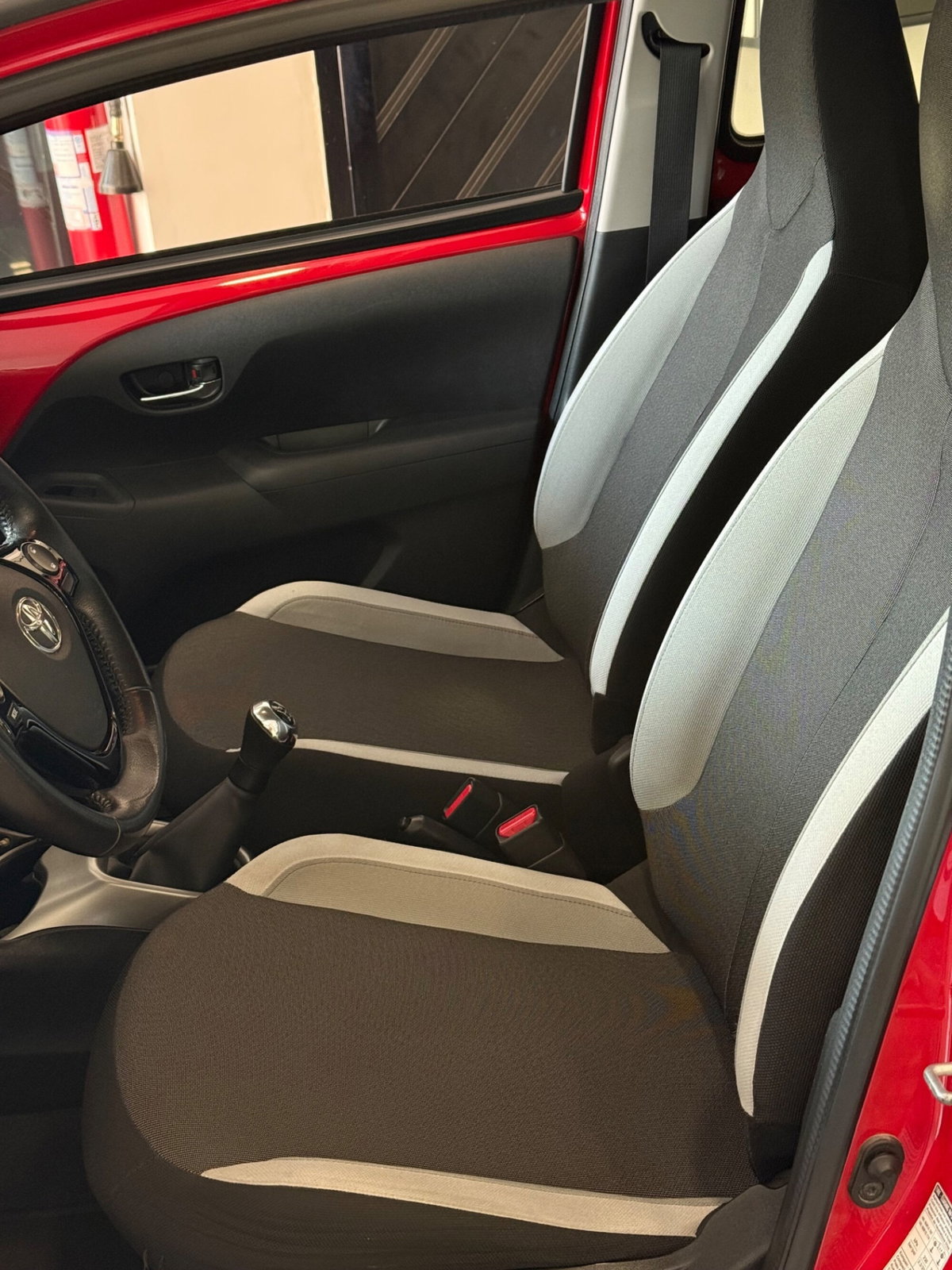 Toyota Aygo 1.0 VVT-i 69 CV 5 porte x-cool (11)