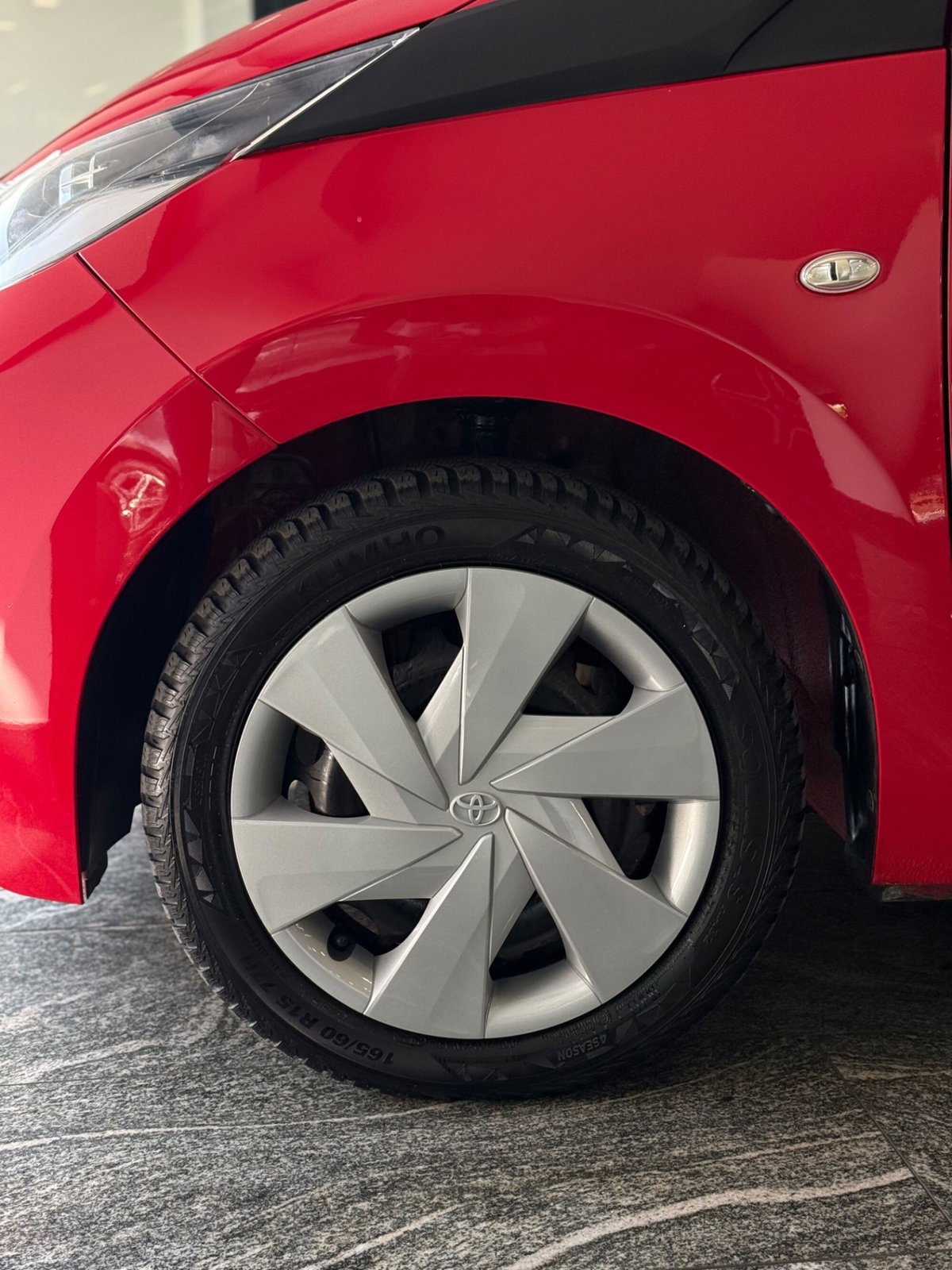 Toyota Aygo 1.0 VVT-i 69 CV 5 porte x-cool (13)