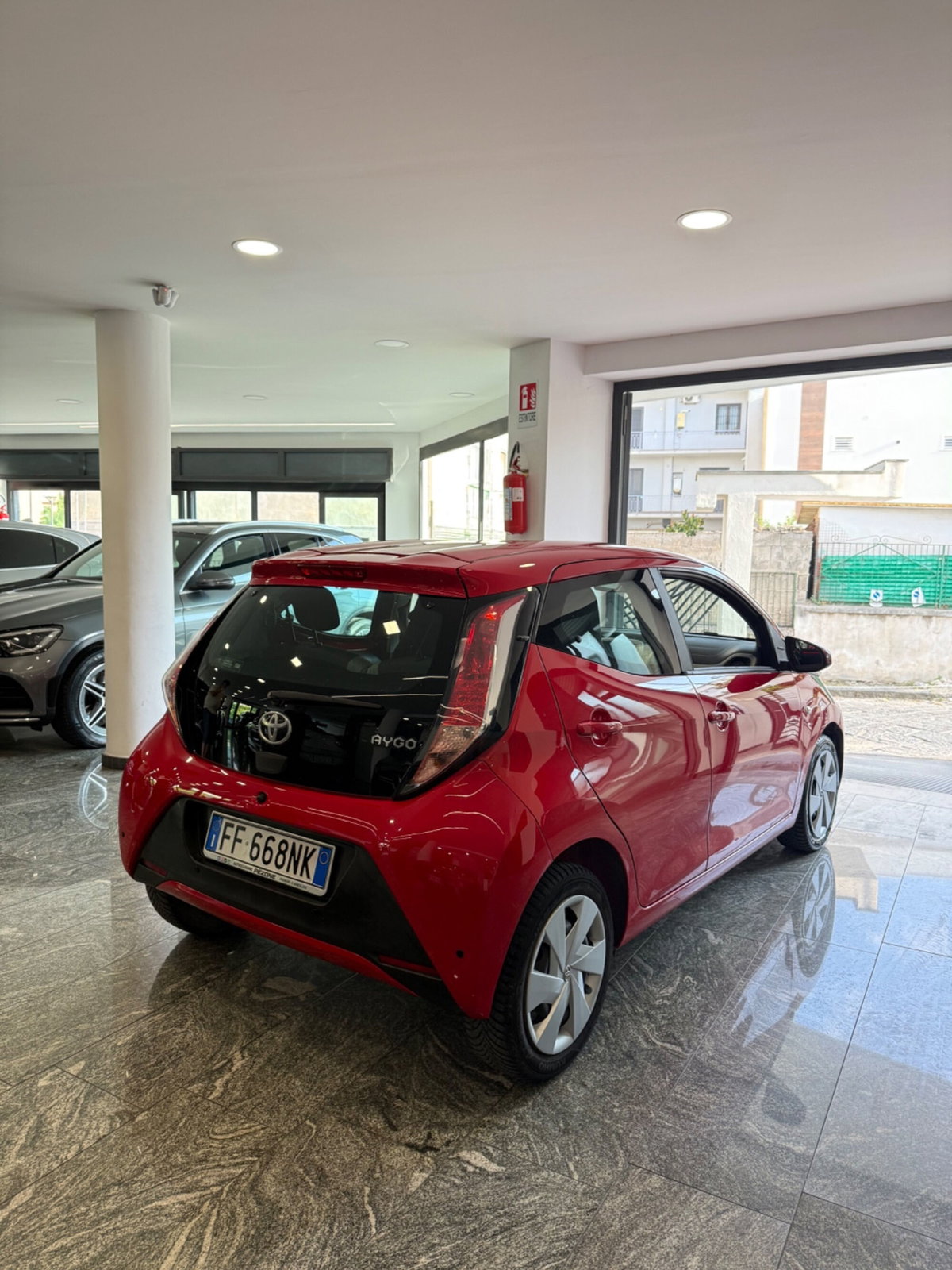 Toyota Aygo 1.0 VVT-i 69 CV 5 porte x-cool (3)