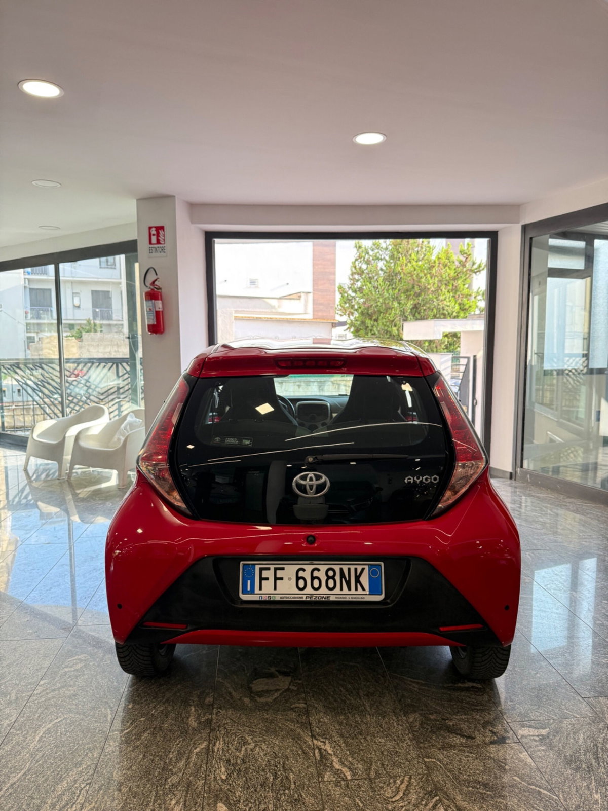 Toyota Aygo 1.0 VVT-i 69 CV 5 porte x-cool (4)
