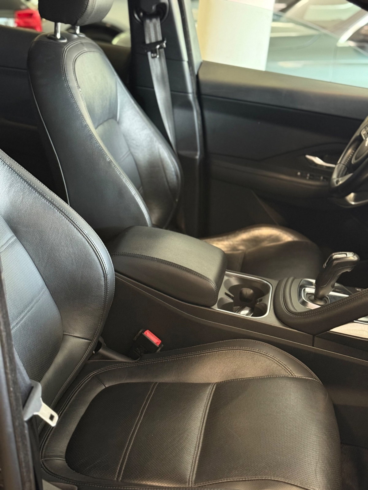 Jaguar E-Pace 2.0D 150 CV AWD R-Dynamic SE (11)